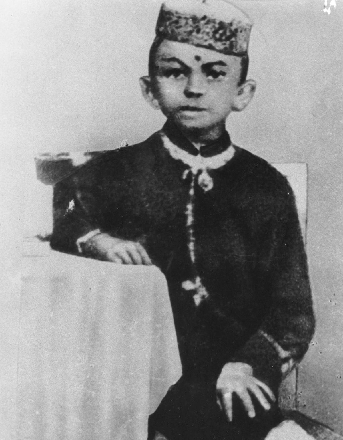 mahatma gandhi childhood essay